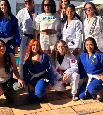 Equipe Tiburcio Team reunida de kimono