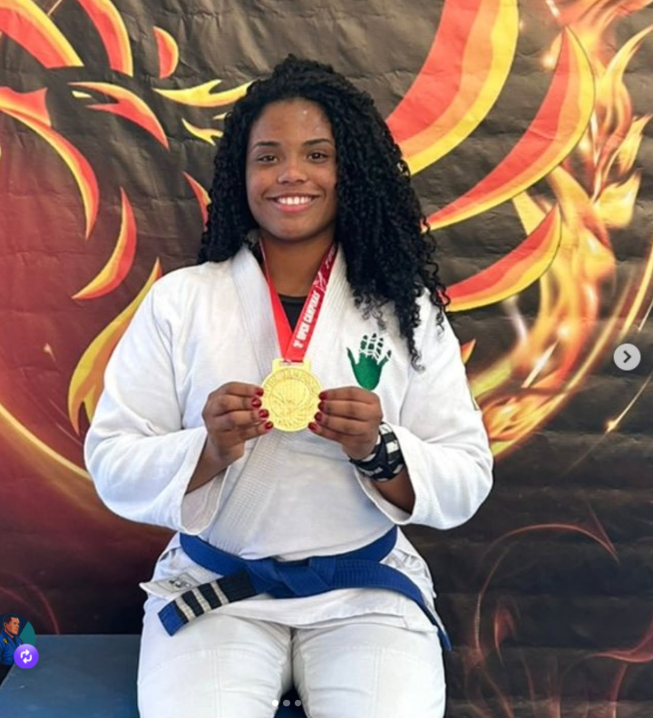 Rebbeca Santos com medalha de ouro no Open Campinas de Jiu-Jitsu
