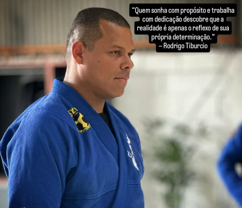 Rodrigo Tiburcio com frase de inspiração sobre propósito e dedicação