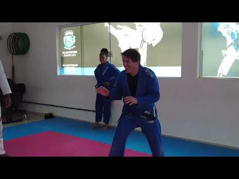 Aula de defesa pessoal Tiburcio Jiu-Jitsu